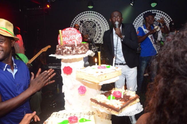 Anniversaire Packo Prod: Pape Diouf et la génération consciente chauffent le Baramundi. Revivez les images.