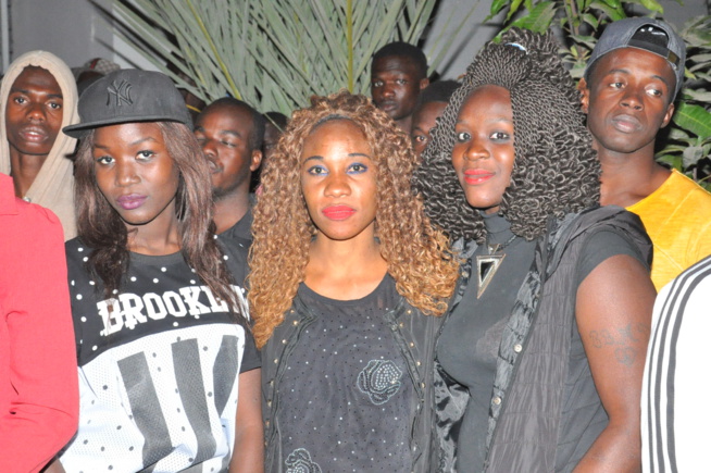 En intégralité du concert explosif de Pape Diouf chez les étudiantes de la cité Claudel. Regardez