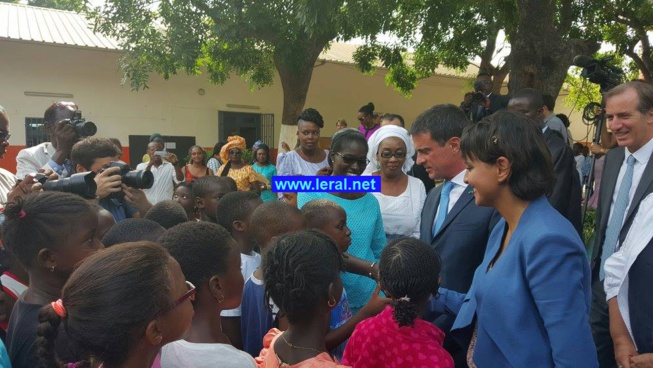 Agenda : Manuel Valls était à l'école franco-sénégalaise Dial Diop avant de rencontrer quelques compatriotes à la Résidence française