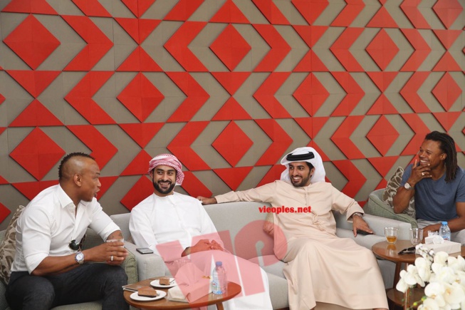 Dubai, l'international ballon d'or ElHadj Diouf en comagnie de Anelka, Akon et Edgar Dewis chez les Princes.