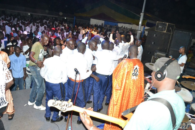 Fatick, Pape Diouf métamorphose les gendarmes en "Mbeundeukatt". Regardez