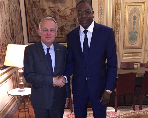 Jean-Marc Ayrault, ministre des affaires étrangères de France au Sénégal et en Guinée du 10 au 12 novembre.