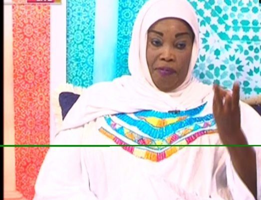 Vidéo : A l’émission Jokko de la Rts 1, Fatou Laobé perd complètement la voix…Regardez !