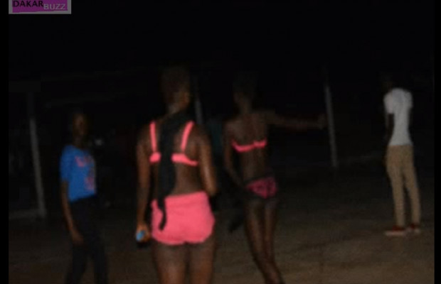 Dakar zone B-Scandale : 9 jeunes filles tournent un film po,,,rno en …