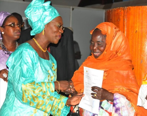 Visite de la Déléguée générale à la famille Omarienne : Thierno Bachir offre un bélier à Anta Sarr