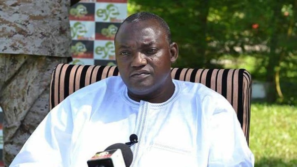 Gambie: la nomination de la vice-Présidente contestée, Adama Barrow promet de rectifier le tir