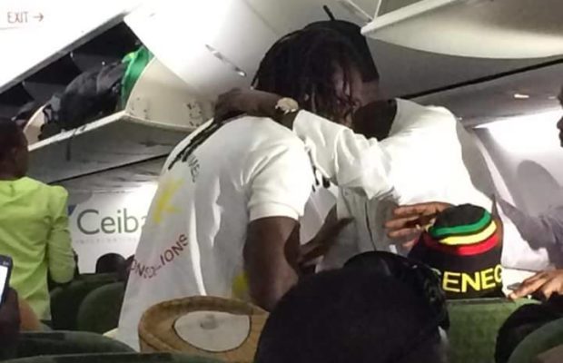 Aliou Cissé en star dans l’avion en direction du Sénégal