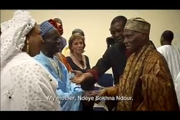 Vidéo souvenir 2005 – Quand Youssou Ndour présentait ses parents au Président Wade…Regardez