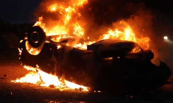 URGENT-Incendie suspect à l’Agence nationale de la Petite Enfance et de la Case des Tout-Petits, trois voitures prennent feu