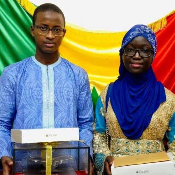 ​Macky Sall félicite Mouhamadou Moudjitaba DIALLO, et Mame Diarra NGOM en Conseil des ministres