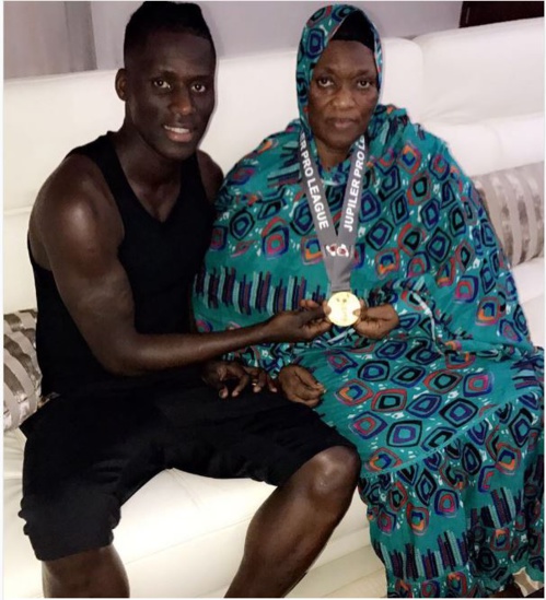 Voici Kara Mbodji et sa maman en toute complicité