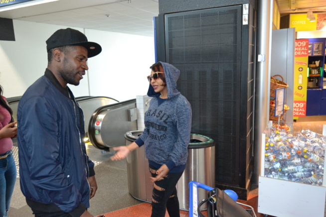 WUYUMA EUROPEAN TOUR: Arrivée de Viviane Chedid à l'aéroport d'Arlanda de Stockolm. Regardez