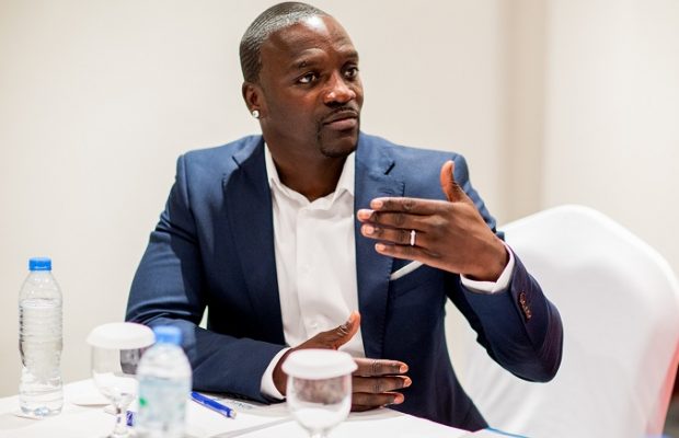 Akon investit 88 millards de Francs CFA pour électrifier le Mozambique