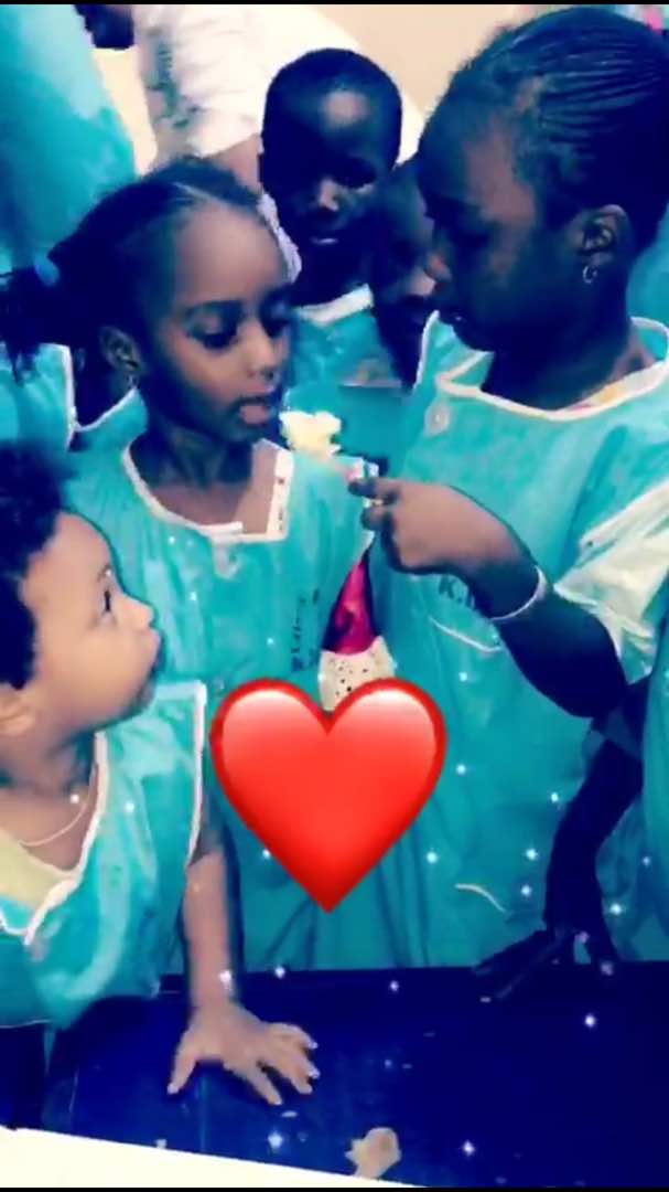 L'animateur Cheikh Sarr de Zik Fm fête l'anniversaire de sa fille avec ses camarades de classe.