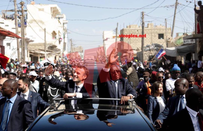 Macky Sall et Emmanuel Macron prennent un bain de foule à Saint-Louis (Photos)