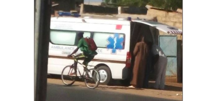 Incroyable mais vrai : Une Ambulance médicalisée de Ndioum Nguent transportant une chambre à coucher en pleine ville de Kaolack