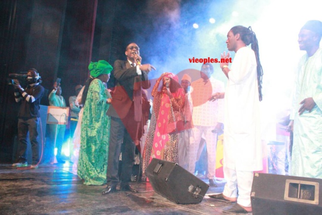 Youssou Ndour guest star à l'anniversaire de Mame Goor Diazaka, l'artiste ne manche pas ses mots tu es le meilleur.