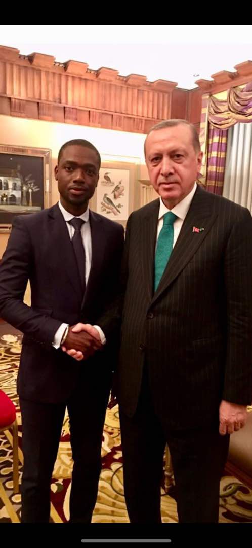 Le Directeur Adjoint du Groupe Futurs Medias, Birane fils de Youssou Ndour en compagnie du Président Turque Erdogan.