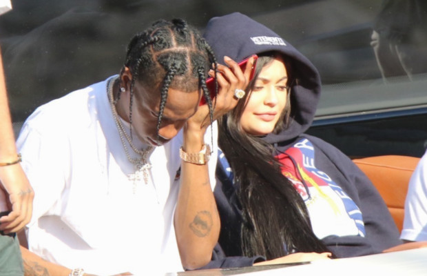 Kylie Jenner fiancée à Travis Scott ? Elle dévoile sa …