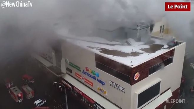 Russie : un impressionnant incendie ravage un centre commercial, 53 morts