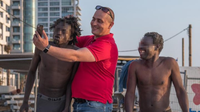 Images choc de migrants humiliés à Tel-Aviv : le photographe raconte