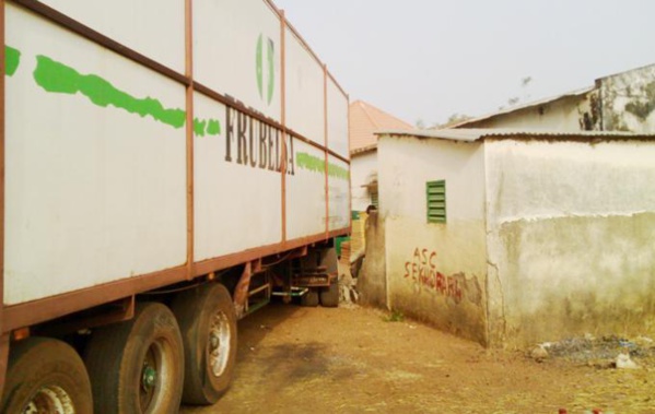 Tambacounda : Apres avoir fini sa course dans une concession, un camion tue 2 personnes