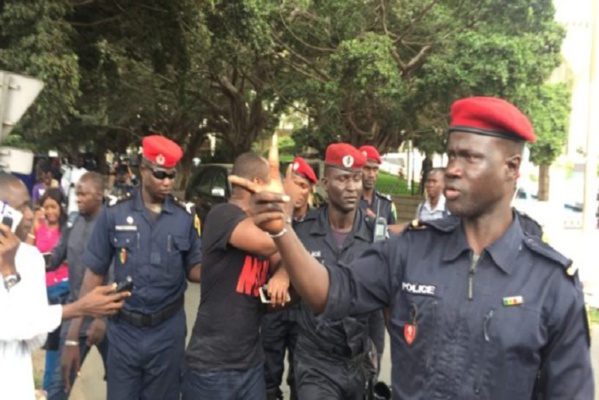 Manifestation devant l'Ambassade de France : Six personnes, dont Guy Marius Sagna arrêtées…