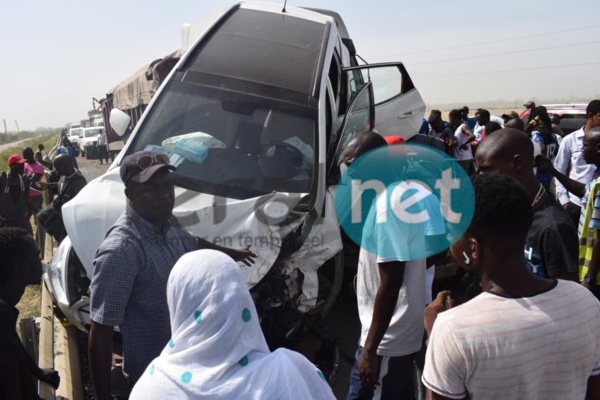 Photos Accident sur l'autoroute à péage : Collision monstre entre plusieurs voitures à hauteur de Diamniadio