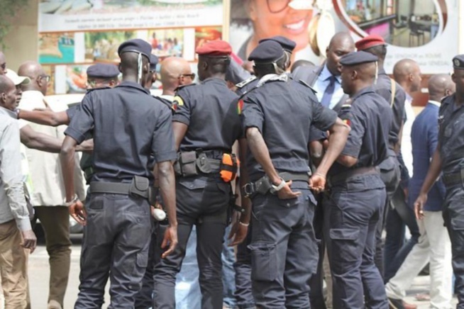 Parcelles Assainies: 10 Nigérians arrêtés par la police de Golf Sud