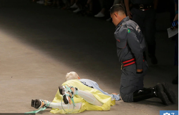 Un mannequin de 26 ans décède après s’être effondré sur le podium lors d’un défilé à la Fashion Week