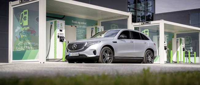 Mercedes condamné à payer 870 millions d'amende pour des moteurs truqués