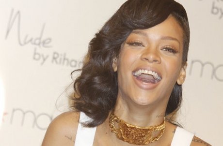 Rihanna sublime et rayonnante pour rencontrer ses fans