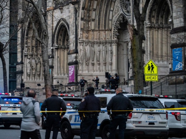 Un homme ouvre le feu devant une cathédrale de Manhattan