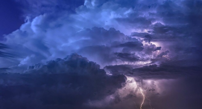 Des nuages mammas se forment dans le ciel de Berlin – images