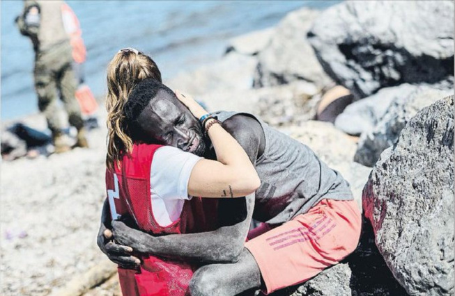 Elle a commis « le crime » d’avoir réconforté un migrant sénégalais : Une bénévole espagnole harcelée sur les réseaux sociaux