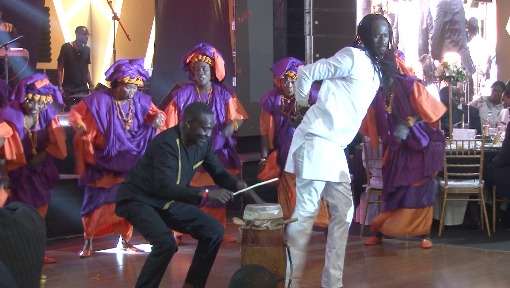 Soirée cauris d'or le Baye Fall senegalaise Carlou D assure son show spectaculaire.