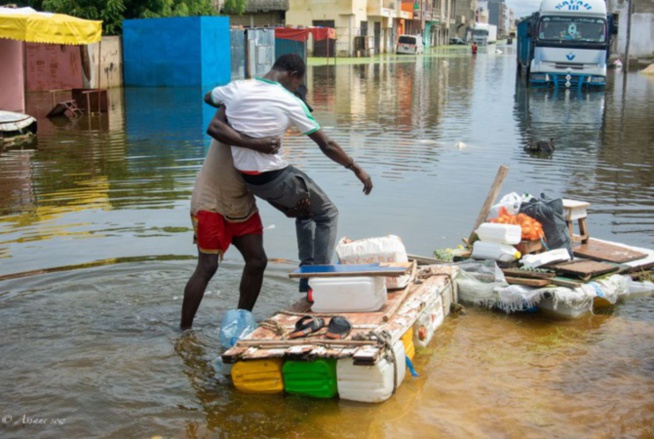 Inondations dans la banlieue: Un lutteur sinistré tabasse un sapeur-pompier