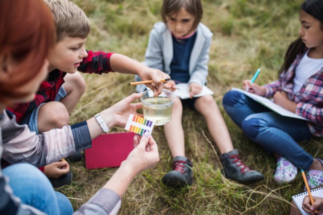 Débat : Pourquoi y a-t-il si peu d’écoles alternatives en France ?