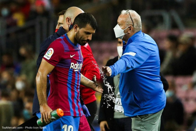 Fin de carrière pour Sergio Agüero, l'attaquant du Barça