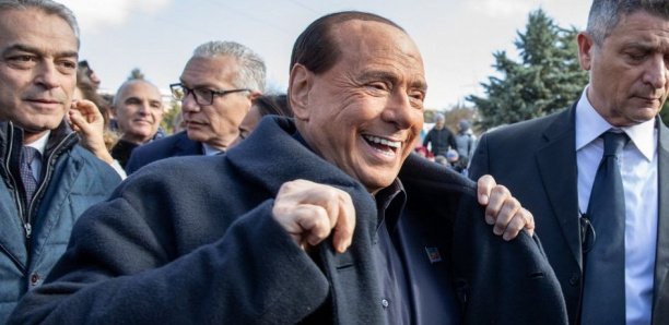 Italie : Silvio Berlusconi à nouveau hospitalisé, pour des examens de "routine"