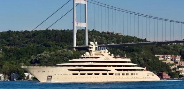 L'Allemagne confisque le méga yacht d'un oligarque russe à Hambourg