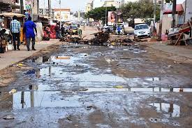 RUISSELLEMENT DES EAUX USEES DANS LES RUES DE DAKAR Les populations, la racine du mal