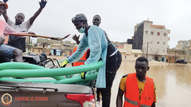 Inondations à Ouakam : Le maire Abdoul Aziz Guèye répond aux préoccupations des populations et met des moyens nécessaires et efficaces