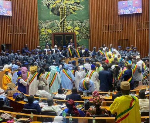 Keemtaan gi - La pagaille à l’Assemblée nationale