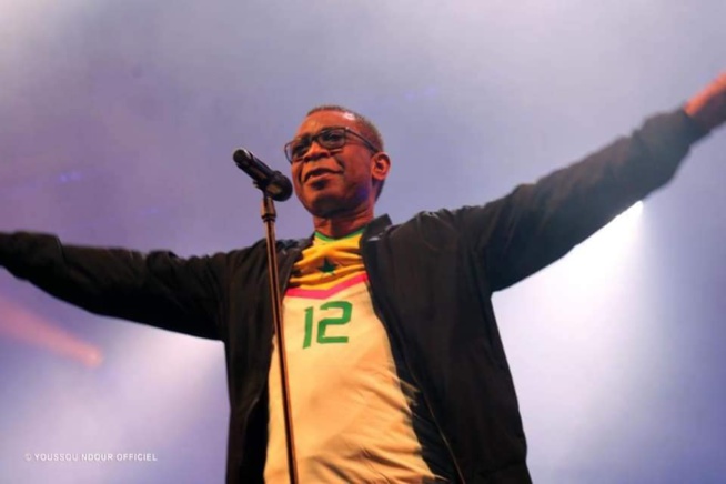 Le roi Youssou Ndour montre le chemin des grandes victoires  Africaines aux  lions du football.