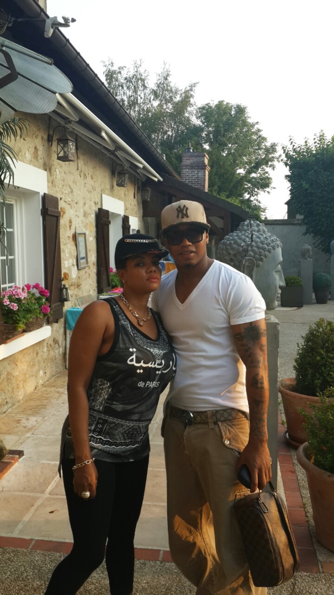 Photos: L'international Senegalais El Hadj Diouf profite bien de ses vaccances avec sa douce moitié Valerie et ses enfants a St Tropez