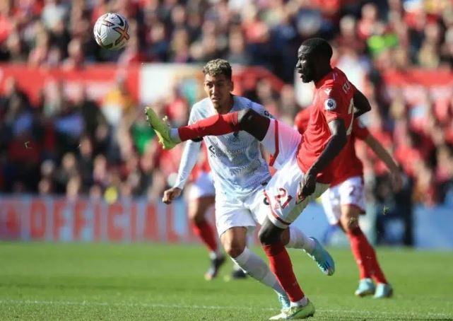 Cheikhou Kouyaté en feu contre Liverpool, les fans déroulent le tapis rouge : « Il a vraiment gagné son… »￼