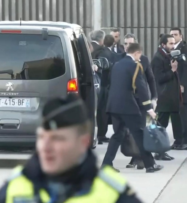 Rencontre Macron-Zelensky: Au nom de quoi et de quelle légitimité, Bernard-Henry Lévy est présent à l’Elysée, ce matin ?