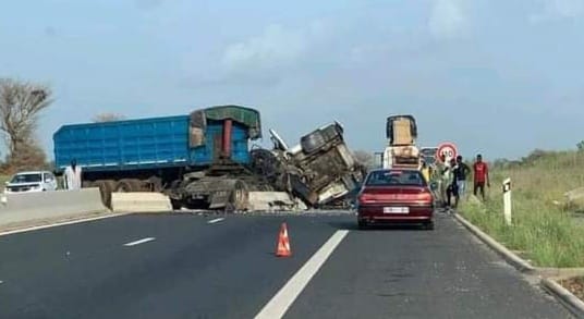 Autoroute à péage : Une collision entre un minicar et un camion fait 5 morts