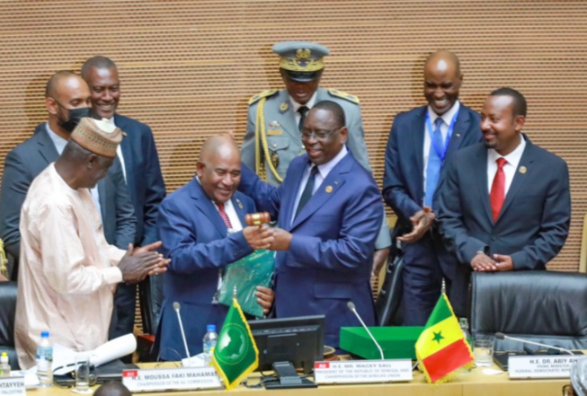 Présidence de l'UA : Macky Sall passe le témoin à Azali Assoumani, son homologue des Comores